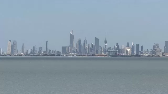 ابراج مدينة الكويت على خط الافق