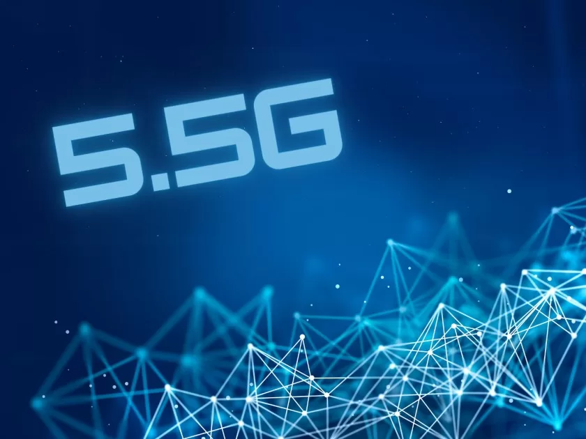 برج اتصالات يحمل هوائيات شبكة الجيل الخامس في الكويت