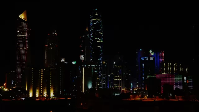 افق مدينة الكويت ليلا باضواء الابراج
