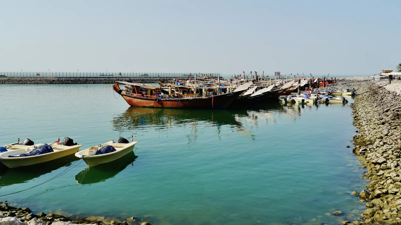 ميناء القوارب الخشبية في مدينة الكويت