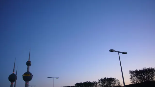ابراج الكويت عند الغروب من شارع الخليج العربي