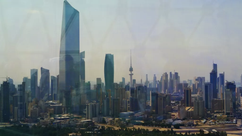 مطاعم ابراج الكويت: الافق واميموتو، والكرة تدور دورة كل نصف ساعة