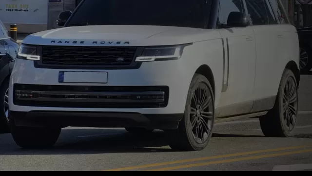 A Range Rover of the generation covered by the recall