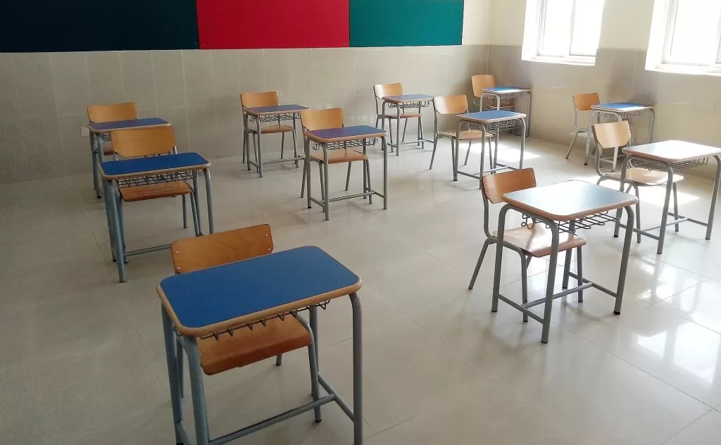 التسجيل في المدارس الحكومية: الاب بنفسه، او توكيل رسمي وحكم قضائي