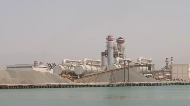 محطة تحلية مياه على ساحل الخليج